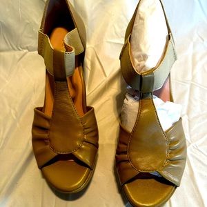 Taryn Rose Camel NP Sarin Wedges 7.5m